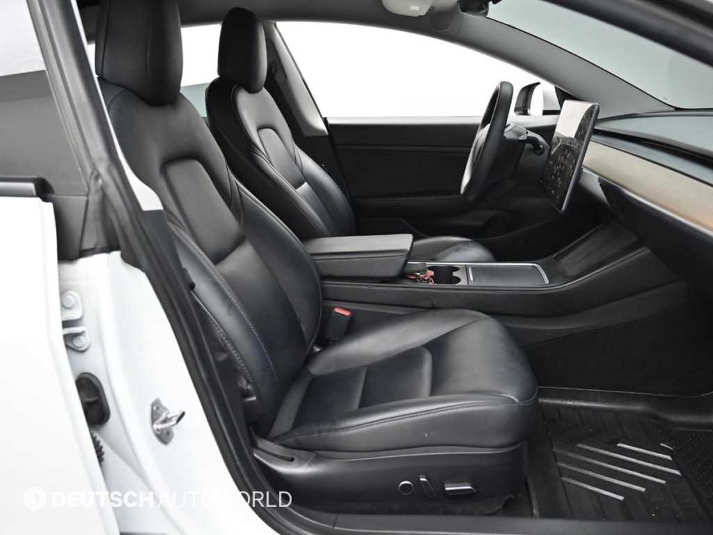 Tesla Model 3 — photo 10