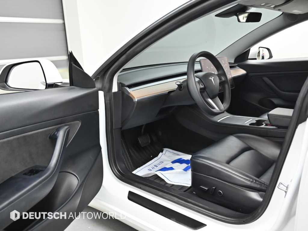 Tesla Model 3 — photo 11