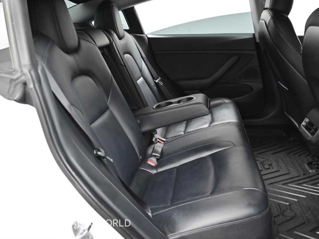 Tesla Model 3 — photo 12