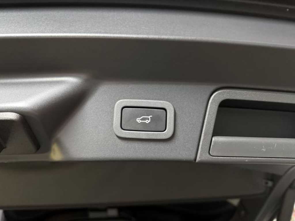 Land Rover Range Rover Velar — photo 09