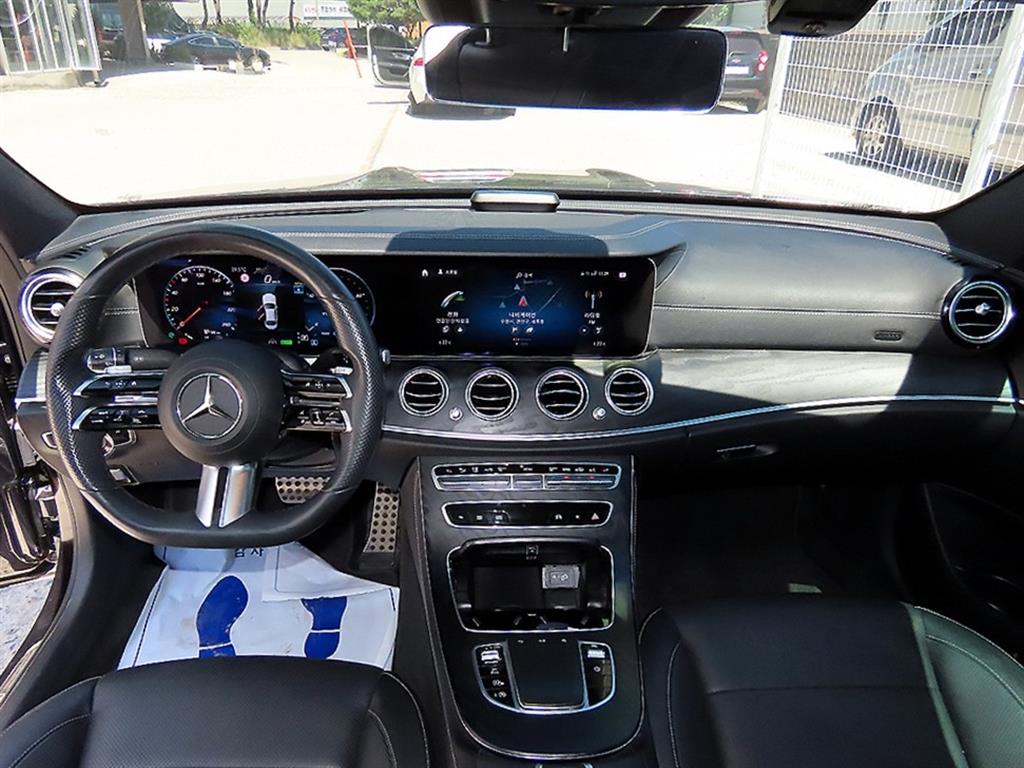 Mercedes-Benz E-Class — photo 07