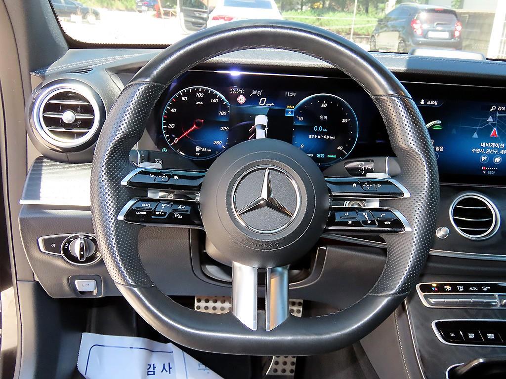 Mercedes-Benz E-Class — photo 08