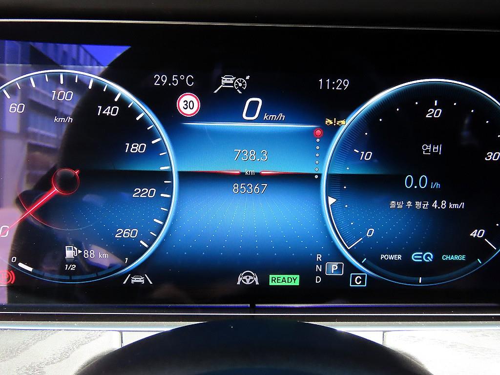 Mercedes-Benz E-Class — photo 09
