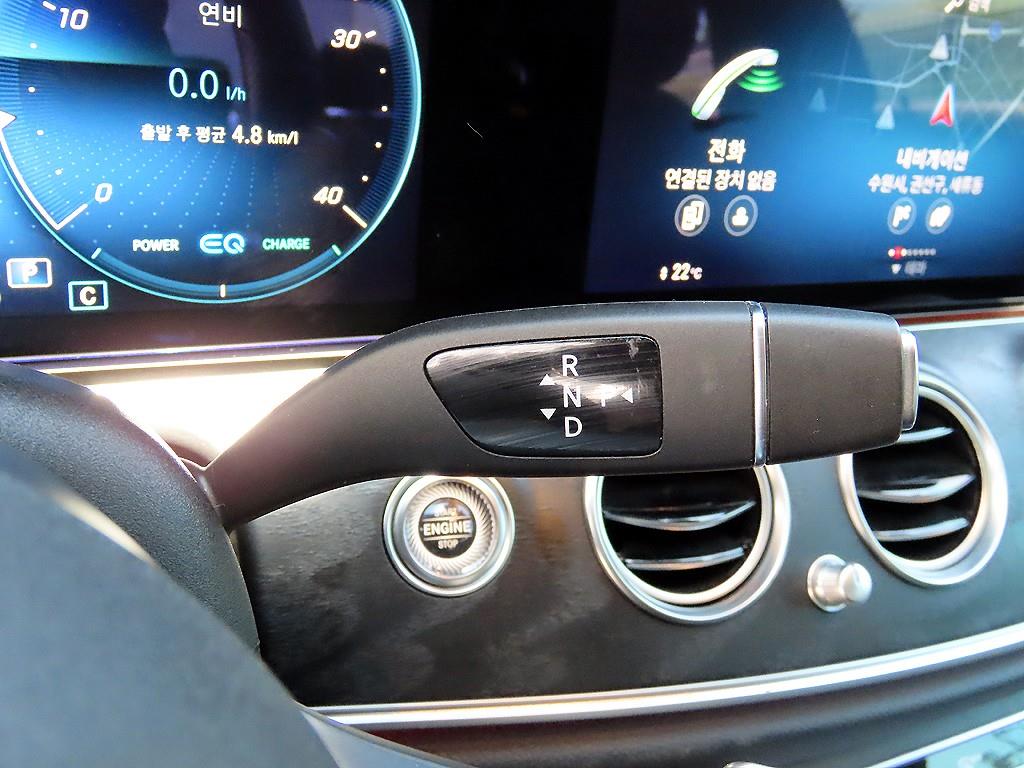 Mercedes-Benz E-Class — photo 11