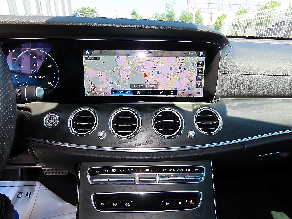 Mercedes-Benz E-Class — photo 13