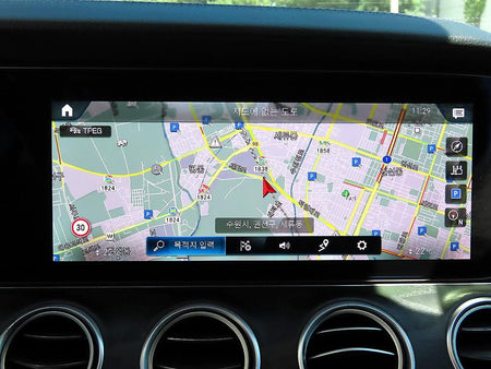 Mercedes-Benz E-Class — photo 14