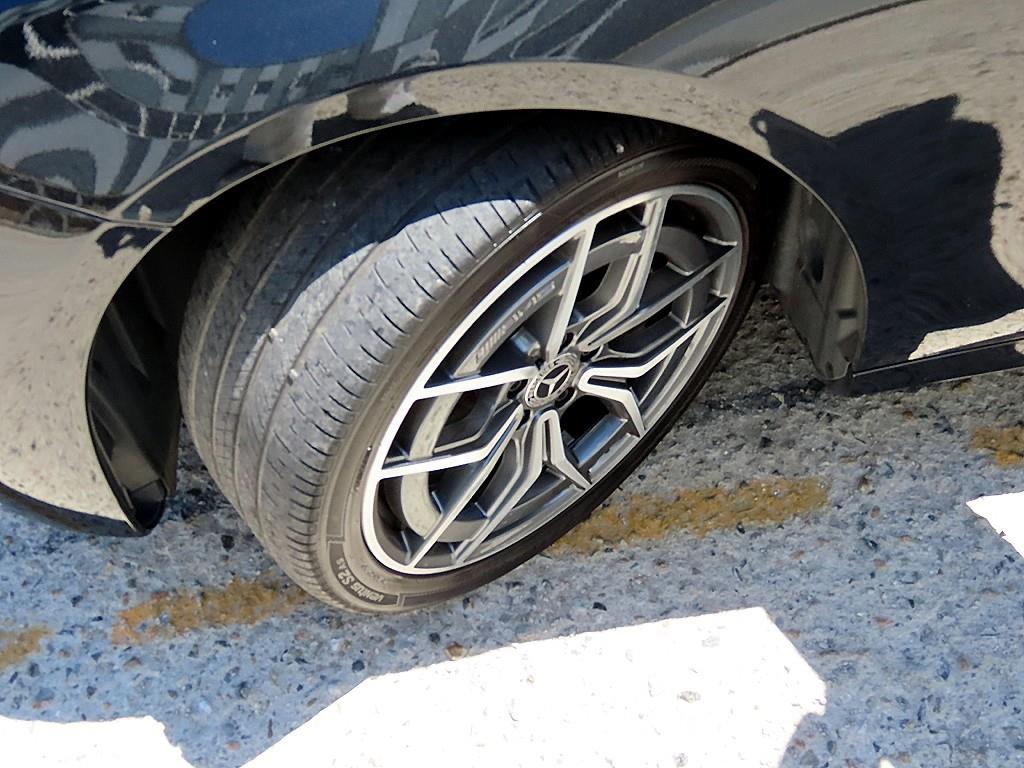 Mercedes-Benz E-Class — photo 20