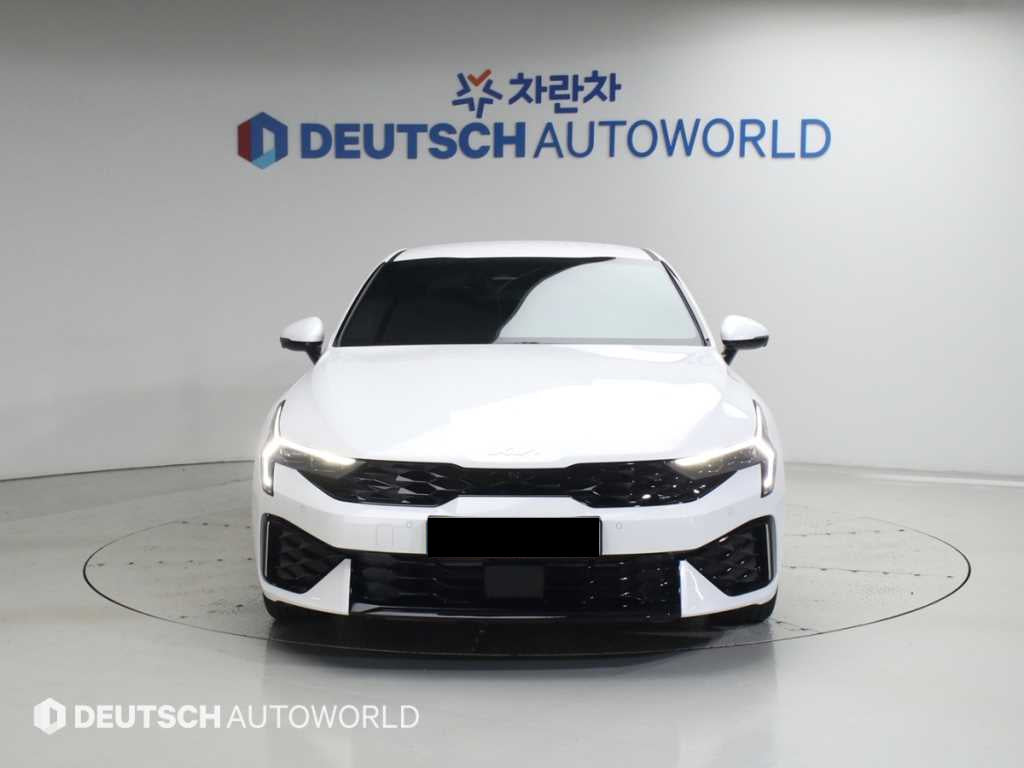Kia K5 — photo 03