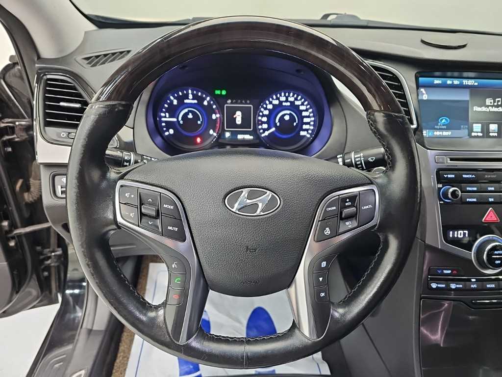 Hyundai Grandeur — photo 09
