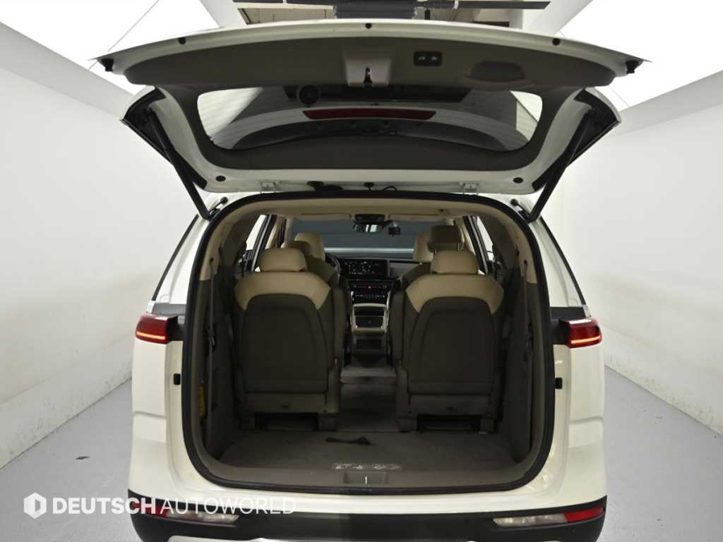 Kia Carnival — photo 19