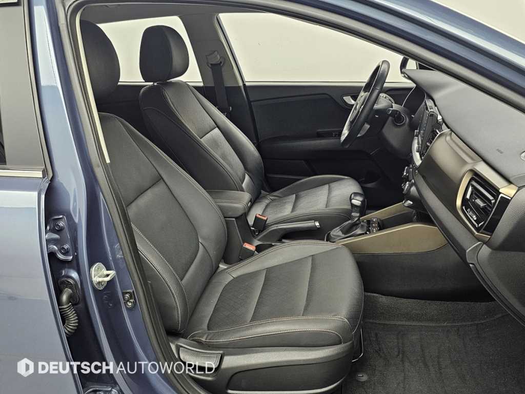 Kia Stonic — photo 10