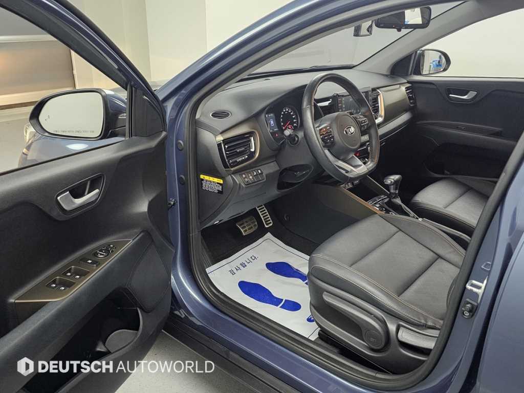 Kia Stonic — photo 11