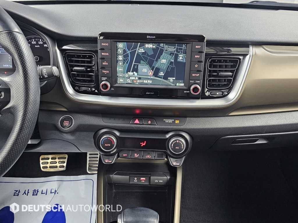 Kia Stonic — photo 14
