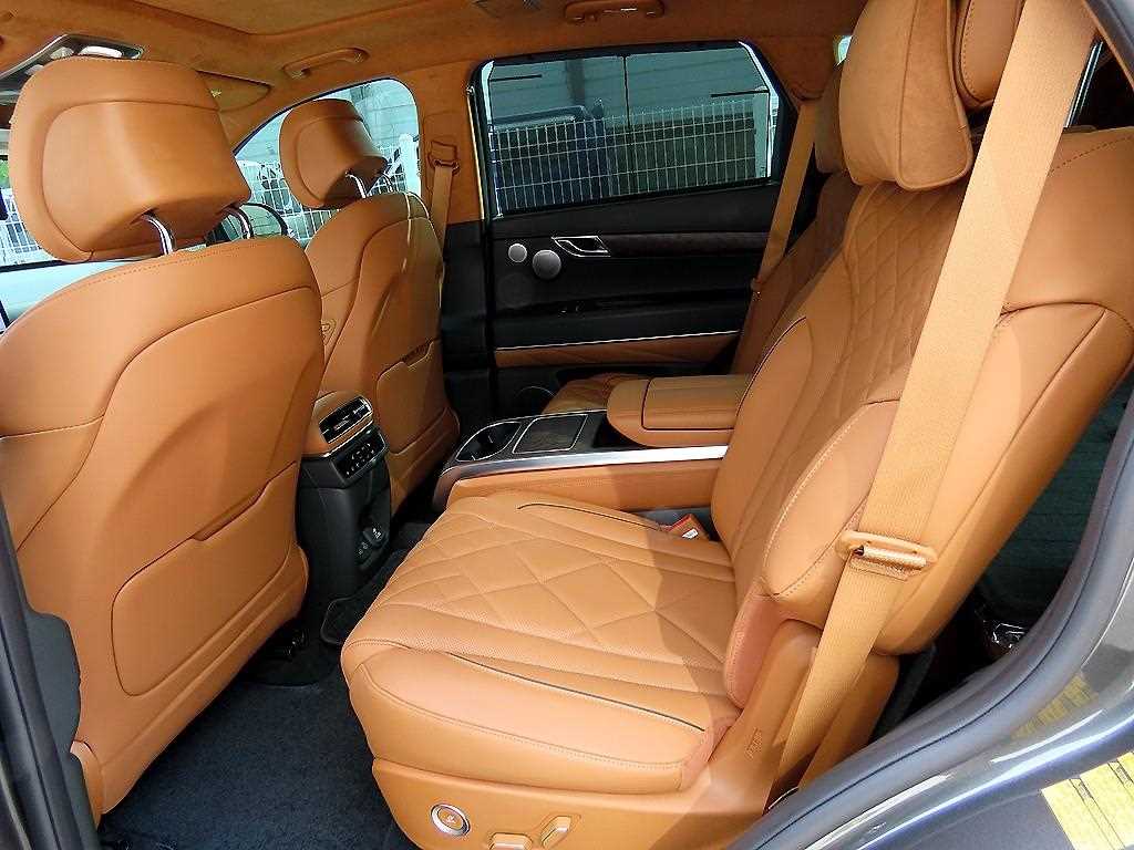 Genesis GV80 — photo 06