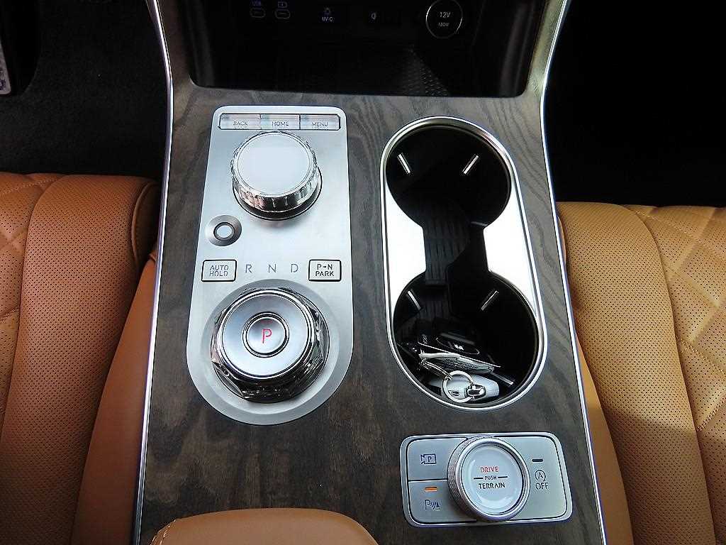 Genesis GV80 — photo 11