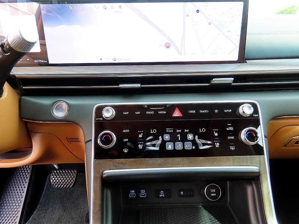 Genesis GV80 — photo 13