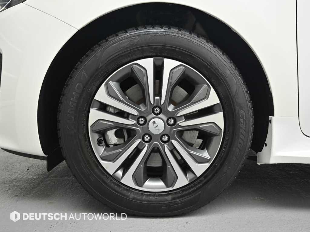 Kia Carnival — photo 05