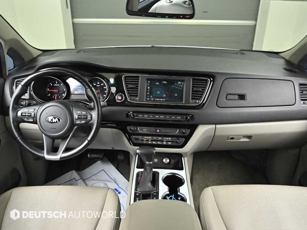 Kia Carnival — photo 07