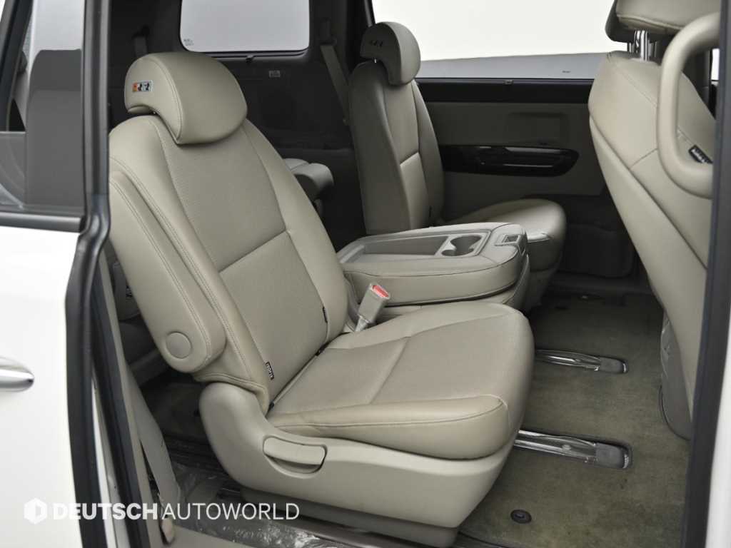 Kia Carnival — photo 12