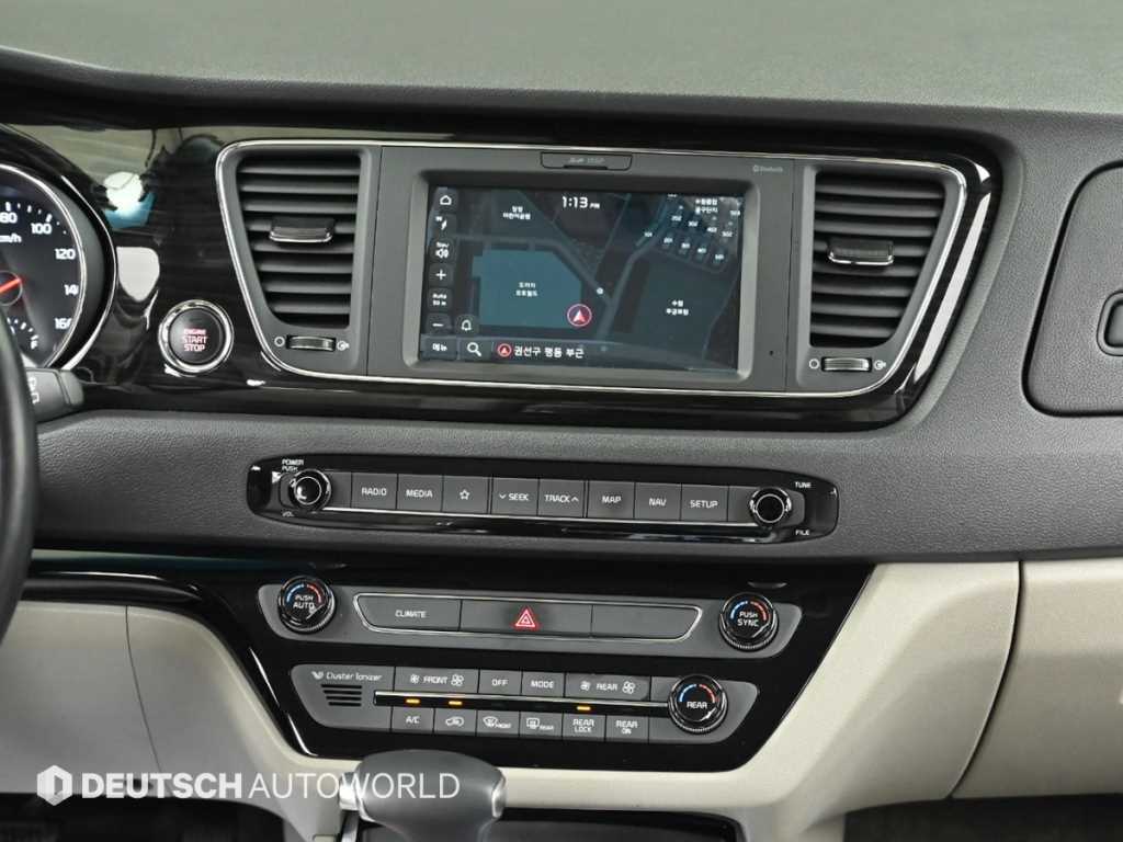 Kia Carnival — photo 14
