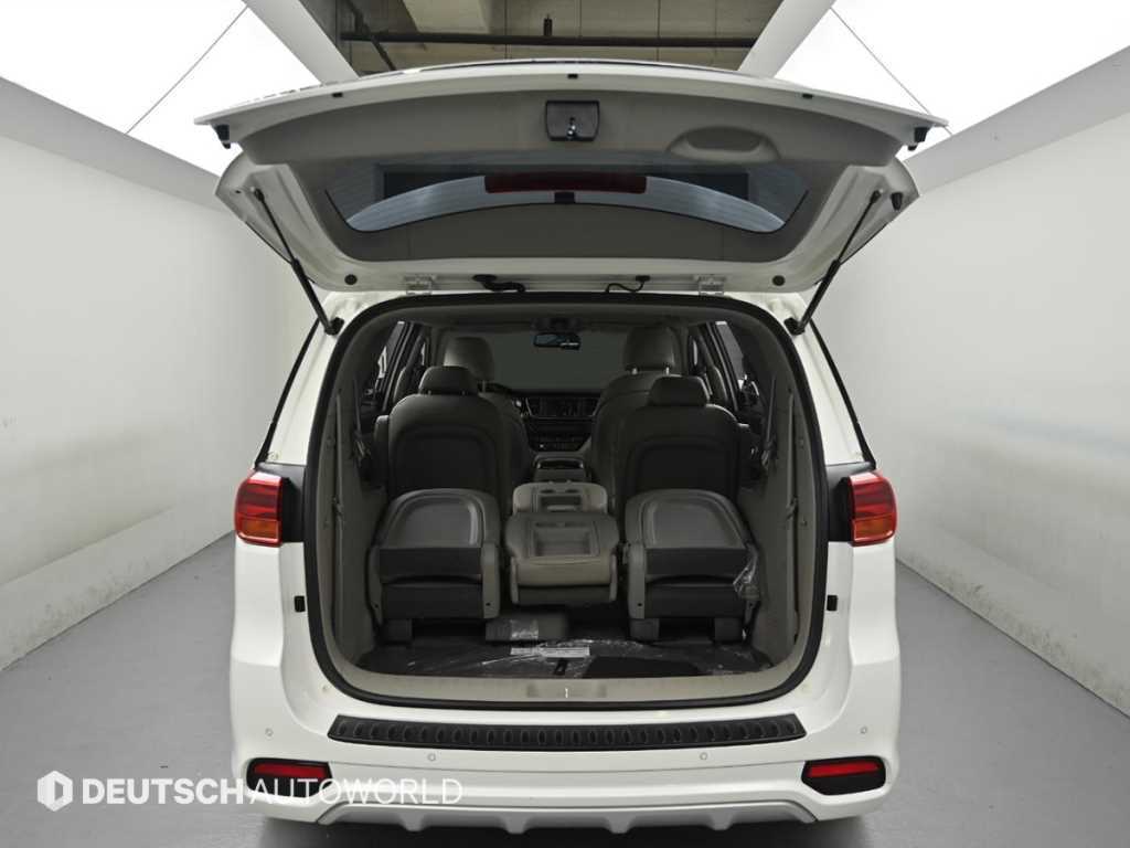 Kia Carnival — photo 19