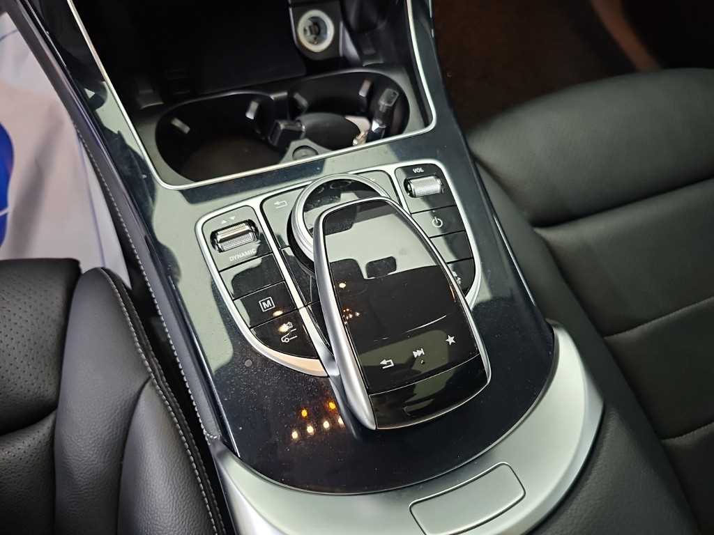 Mercedes-Benz GLC-Class — photo 17