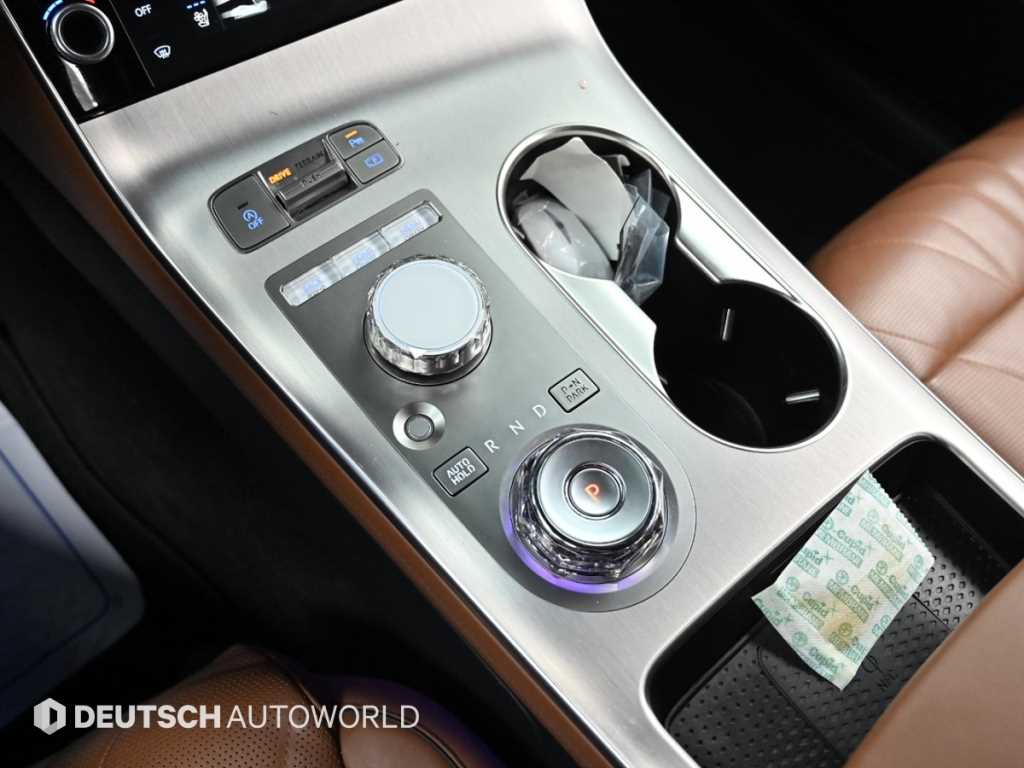 Genesis GV70 — photo 09