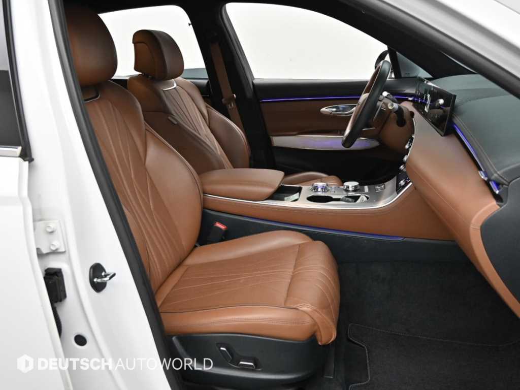 Genesis GV70 — photo 10