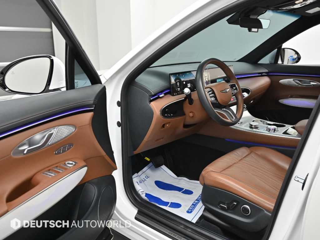 Genesis GV70 — photo 11