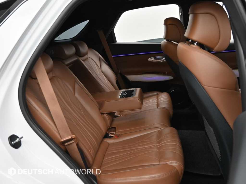 Genesis GV70 — photo 12
