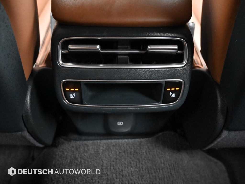 Genesis GV70 — photo 16