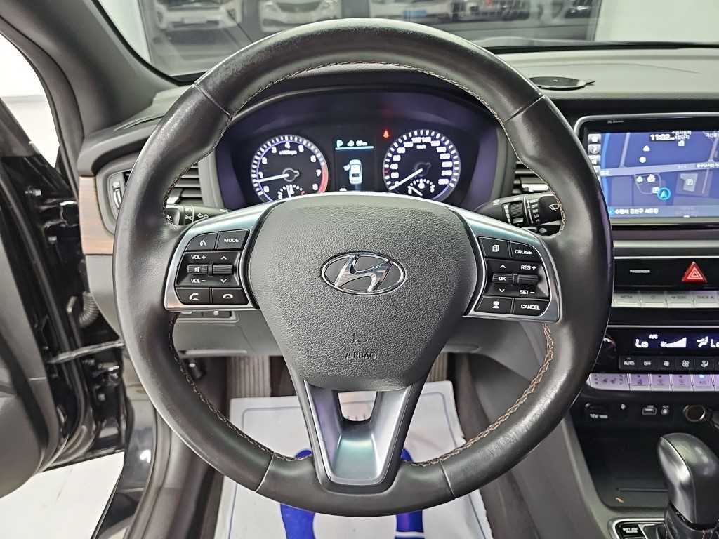 Hyundai Sonata — photo 09