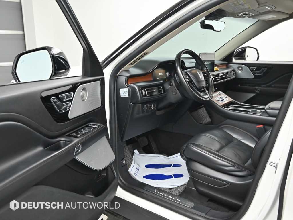 Lincoln Aviator — photo 11