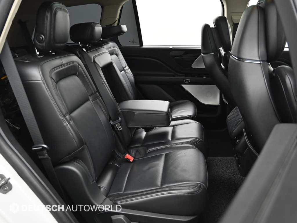 Lincoln Aviator — photo 12
