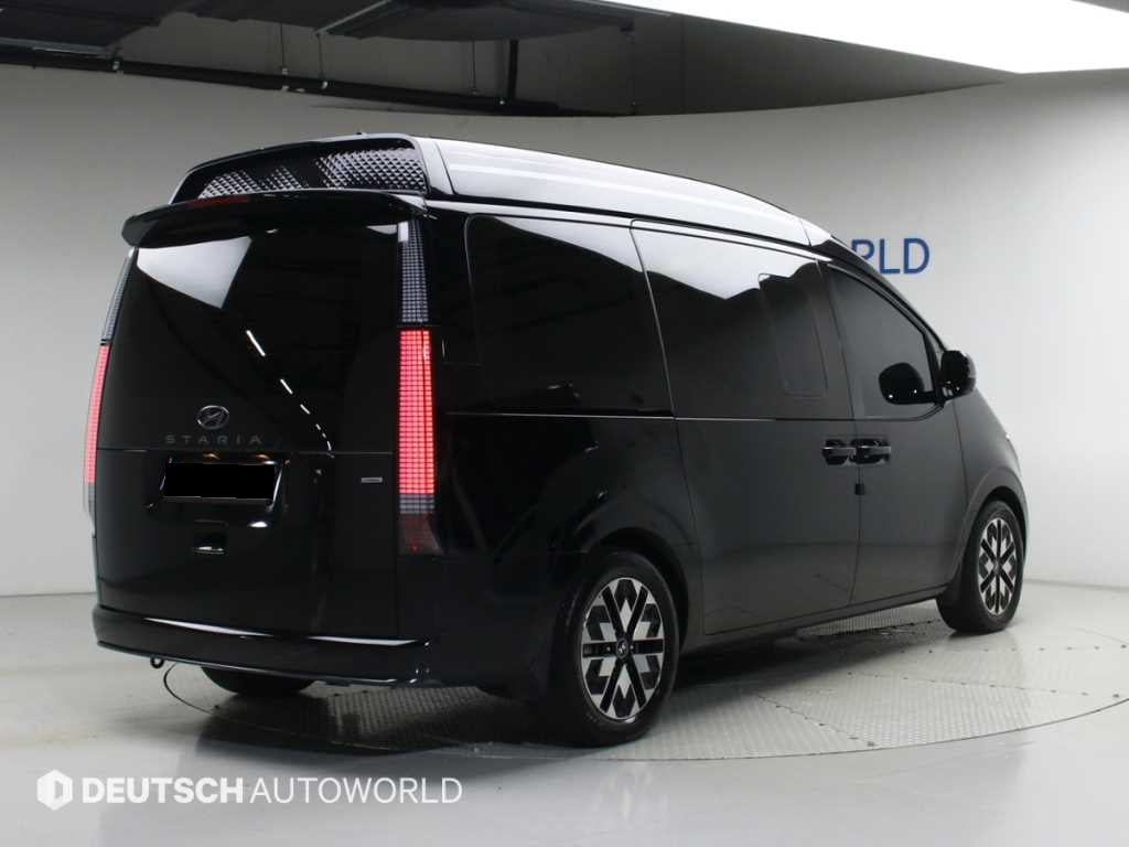 Hyundai Staria — photo 02