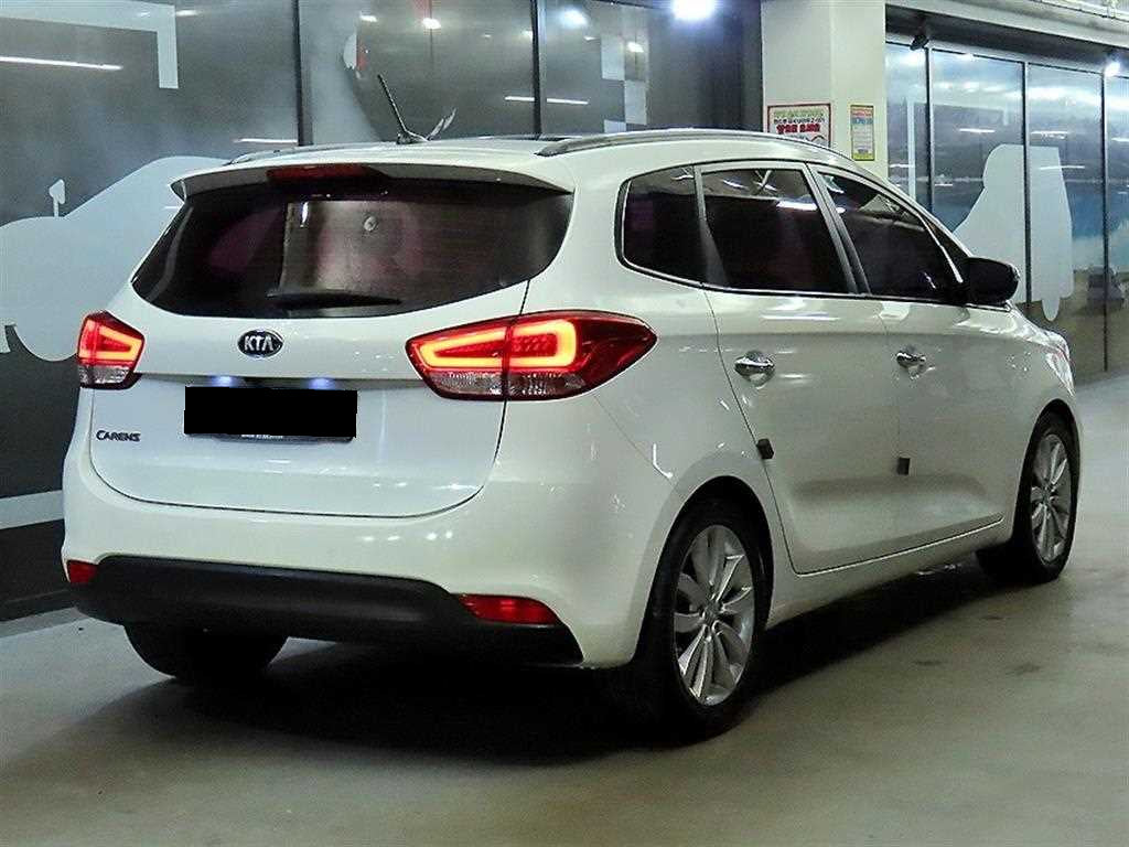 Kia Carens — photo 04