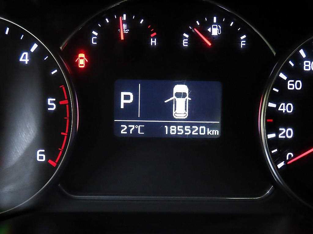Kia Carens — photo 09