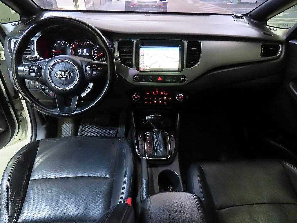 Kia Carens — photo 10