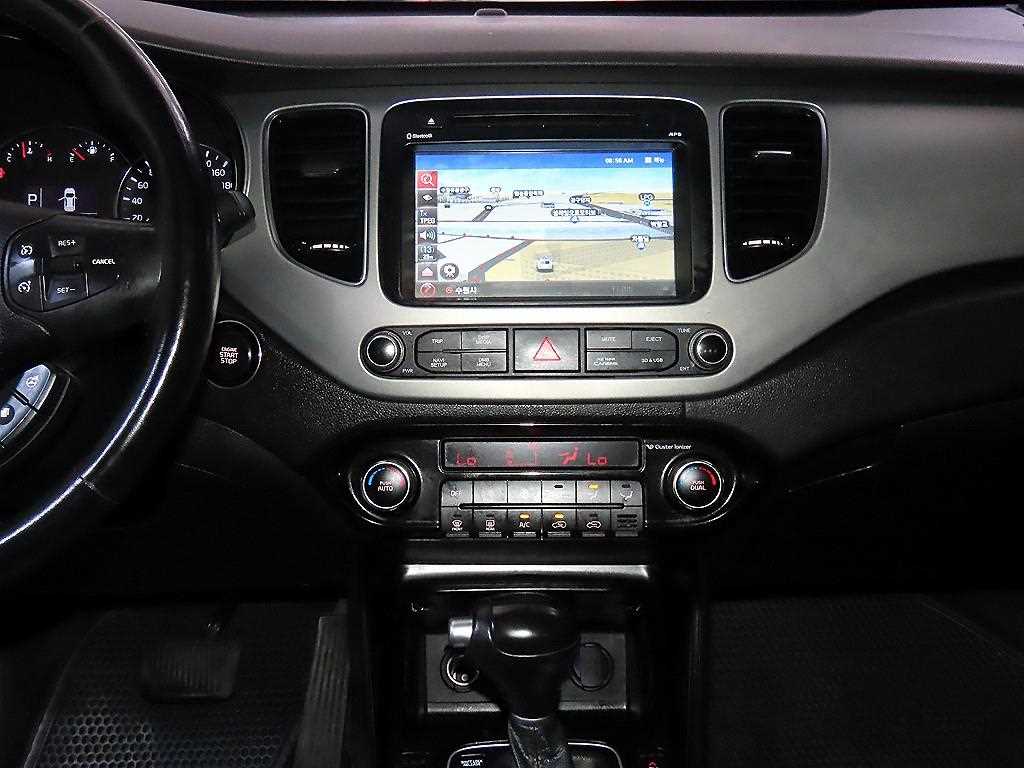 Kia Carens — photo 11