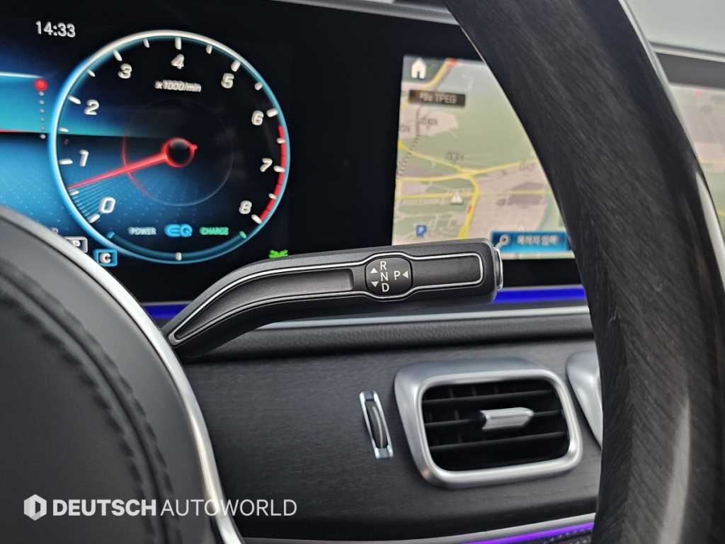 Mercedes-Benz GLS-Class — photo 09
