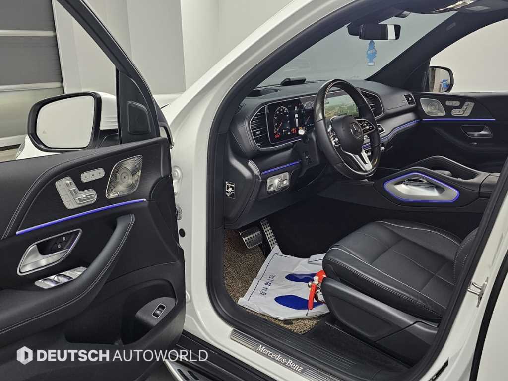 Mercedes-Benz GLS-Class — photo 11