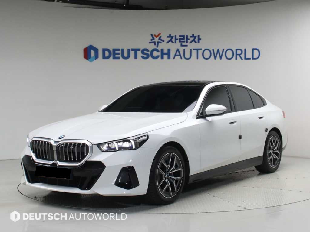 BMW 5-Series — photo 01