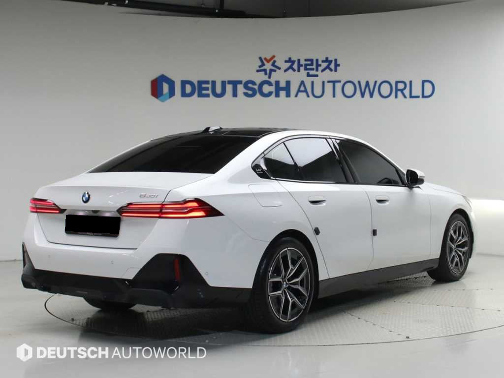 BMW 5-Series — photo 02