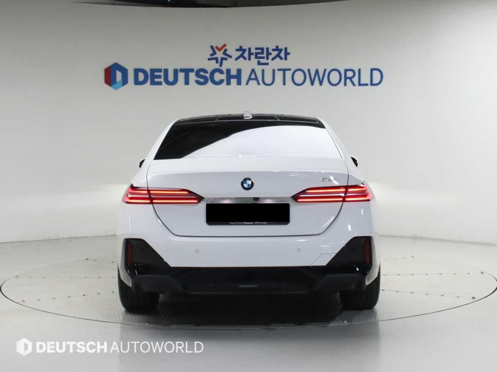 BMW 5-Series — photo 04