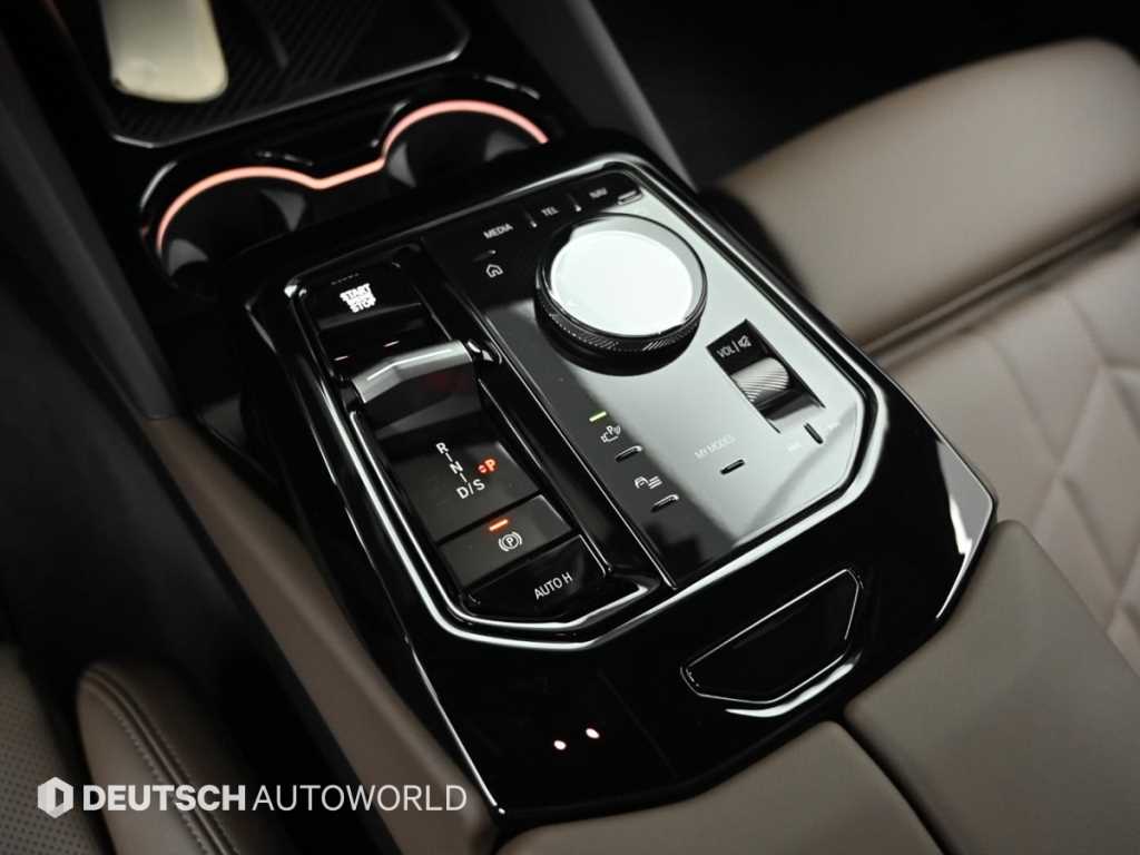 BMW 5-Series — photo 09