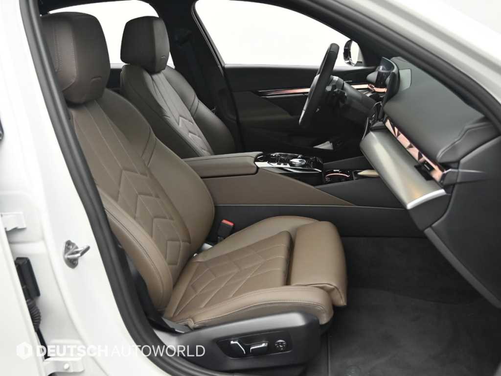 BMW 5-Series — photo 10