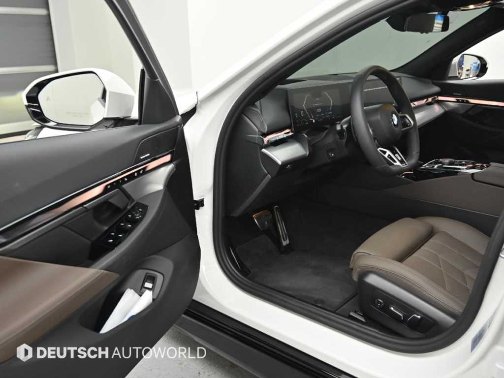 BMW 5-Series — photo 11