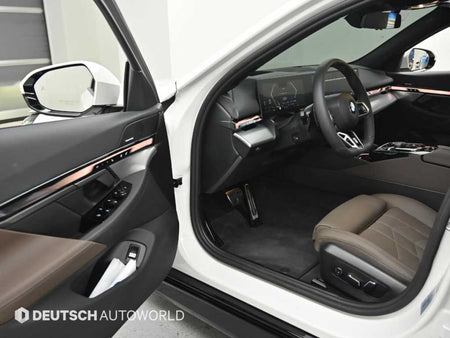 BMW 5-Series — photo 11