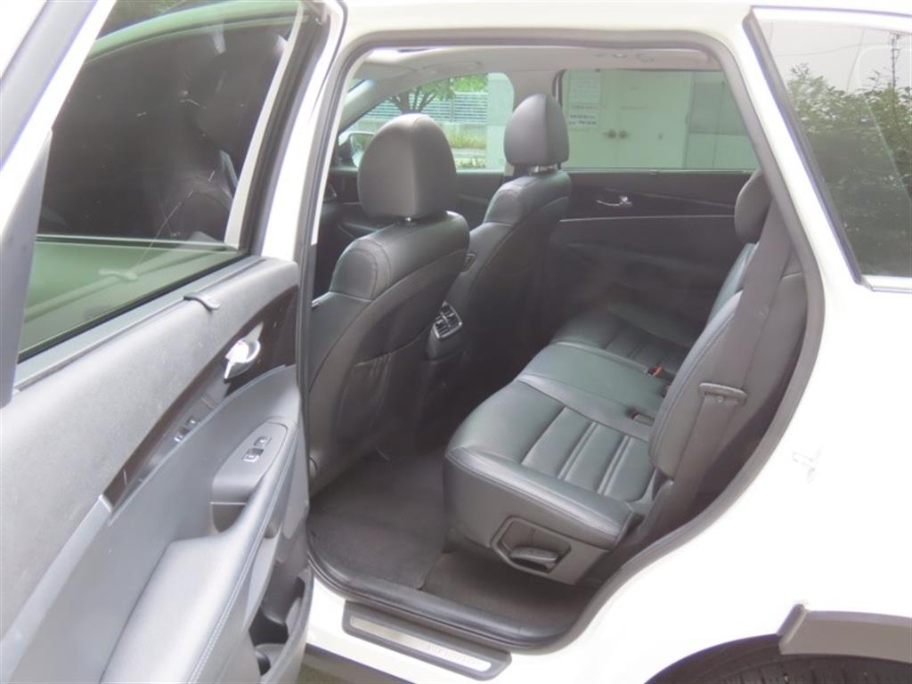 Kia Sorento — photo 14