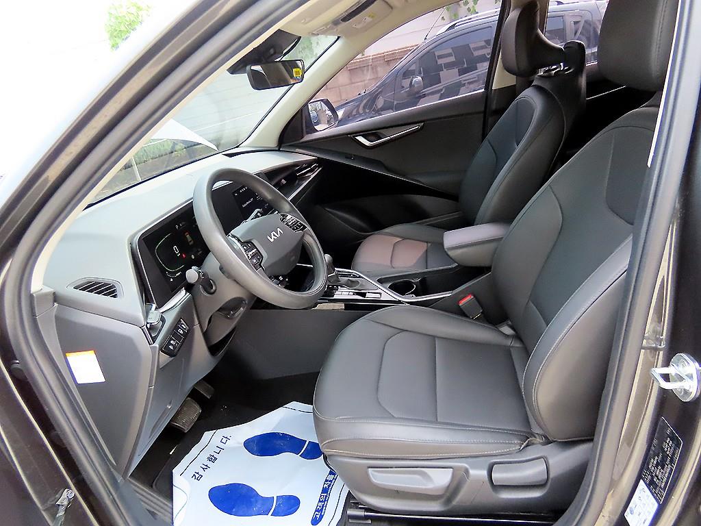 Kia Niro — photo 05